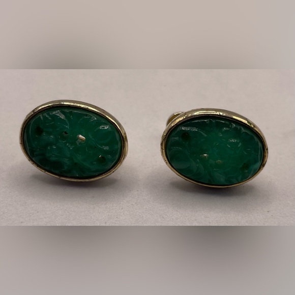 Vintage Gold Tone Earrings Floral Design Bezel Set Open Back Carved Green Stone - Picture 6 of 11